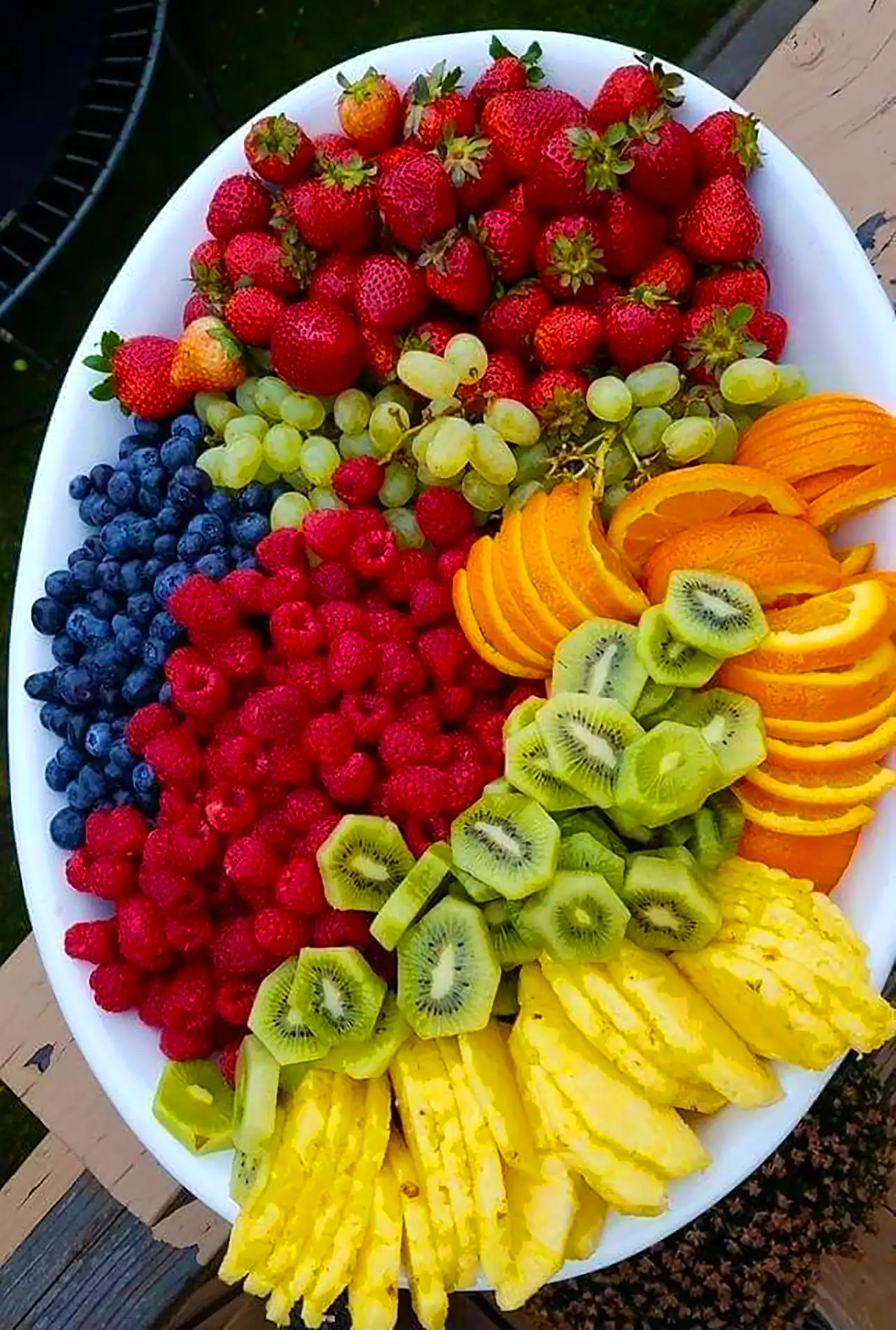 بشقاب میوه اسلایسی میز تولد