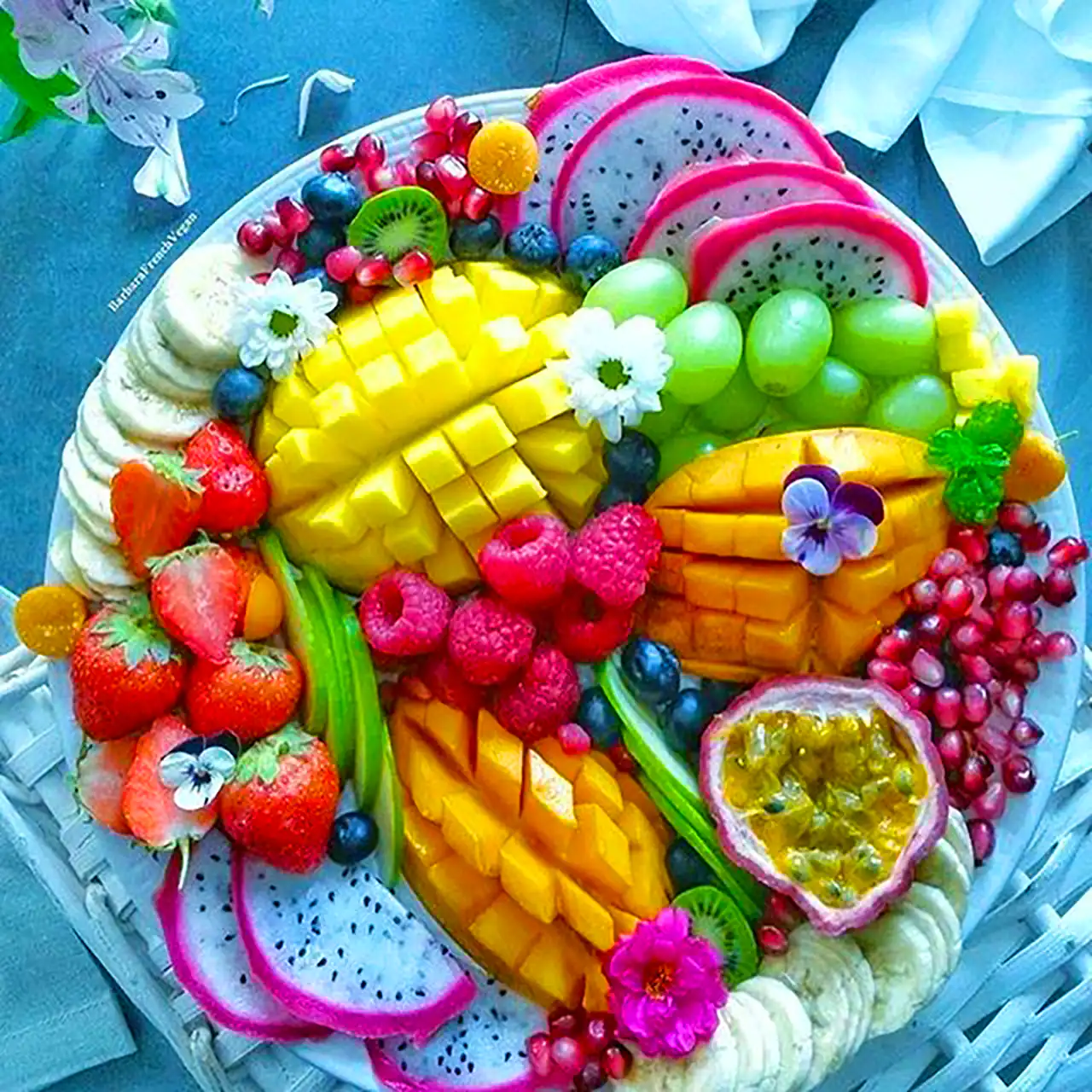 بشقاب میوه اسلایسی میز تولد