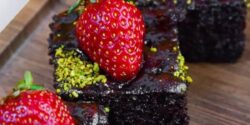طرز تهیه کیک خیس شکلاتی به روش مجلسی با طعم بی نظیر