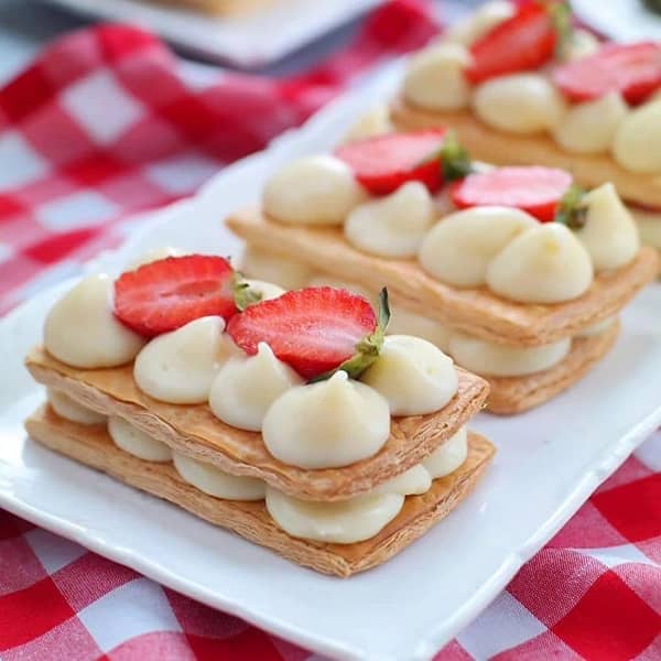 طرز تهیه کیک میلفوی توت فرنگی , دستور پخت کیک میلفوی توت فرنگی