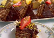 طرز تهیه کیک شکلاتی یخچالی