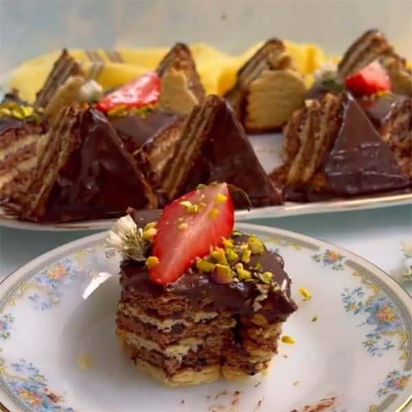 طرز تهیه کیک شکلاتی یخچالی