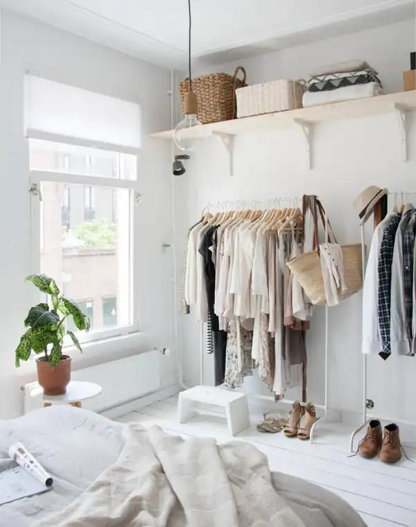 چیدمان کمد دیواری بدون قفسه + نظم و زیبایی بصری کمد دیواری بدون قفسه با چیدمان