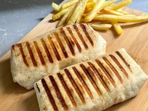 طرز تهیه چیکن رپ با سس ریحان و سیر