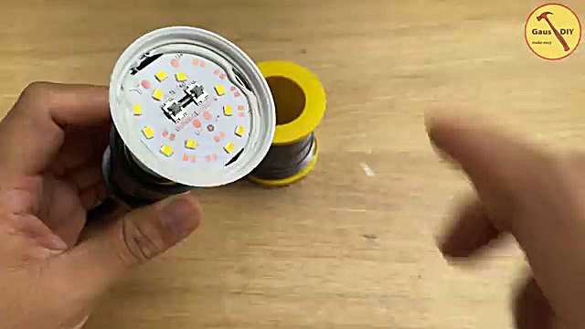 با یک فندک به همین راحتی لامپ LED سوخته را تعمیر کنید!