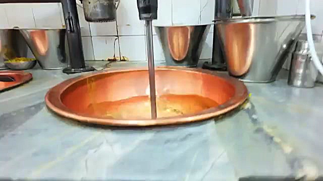راز پخت سوهان قم؛ روش سنتی شیرینی 100 ساله ایرانی