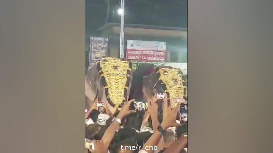 لحظه هولناک: پرتاب مرد توسط فیل خشمگین در جشنواره کرالا
