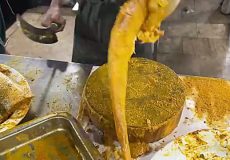مهارت آشپزهای کراچی در تهیه ماهی سوخاری خیابانی