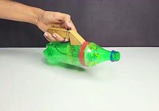 نحوه درست کردن یک جارو دستی خلاقانه با بطری نوشابه در خانه