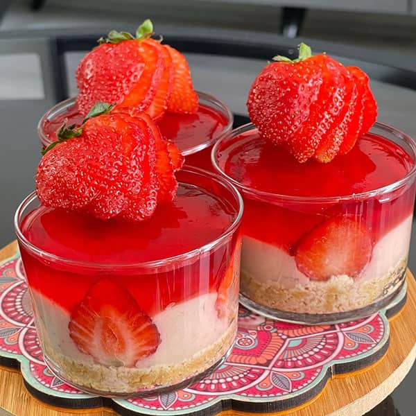 طرز تهیه دسر لیوانی توت فرنگی , دستور پخت دسر لیوانی توت فرنگی