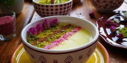 طرز تهیه فرنی زعفرانی به روش نذری و با طعمی بی نظیر