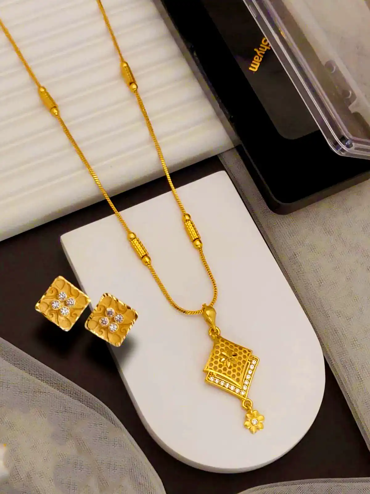 گردنبند کلاسیک و سنتی