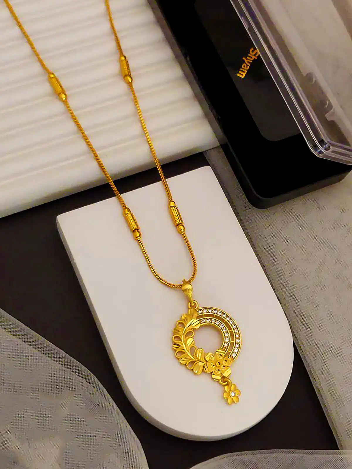گردنبند کلاسیک و سنتی