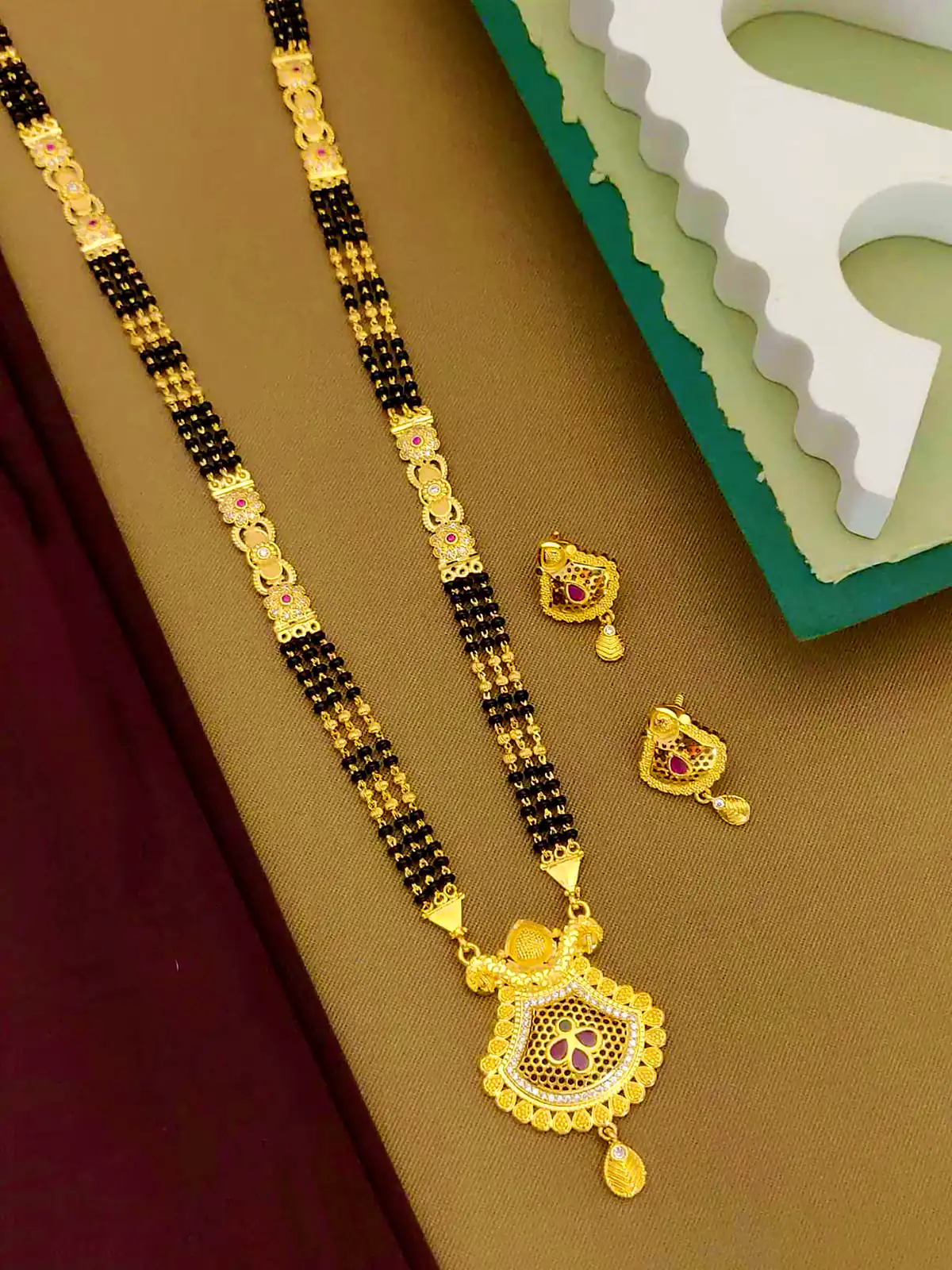 گردنبند کلاسیک و سنتی