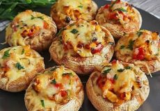طرز تهیه قارچ شکم پر با مرغ
