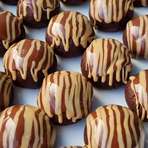 طرز تهیه قرابیه خیس شکلاتی