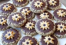 طرز تهیه قرابیه شکلاتی کنجدی