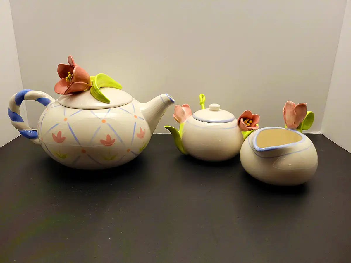 قوری چینی طرحدار