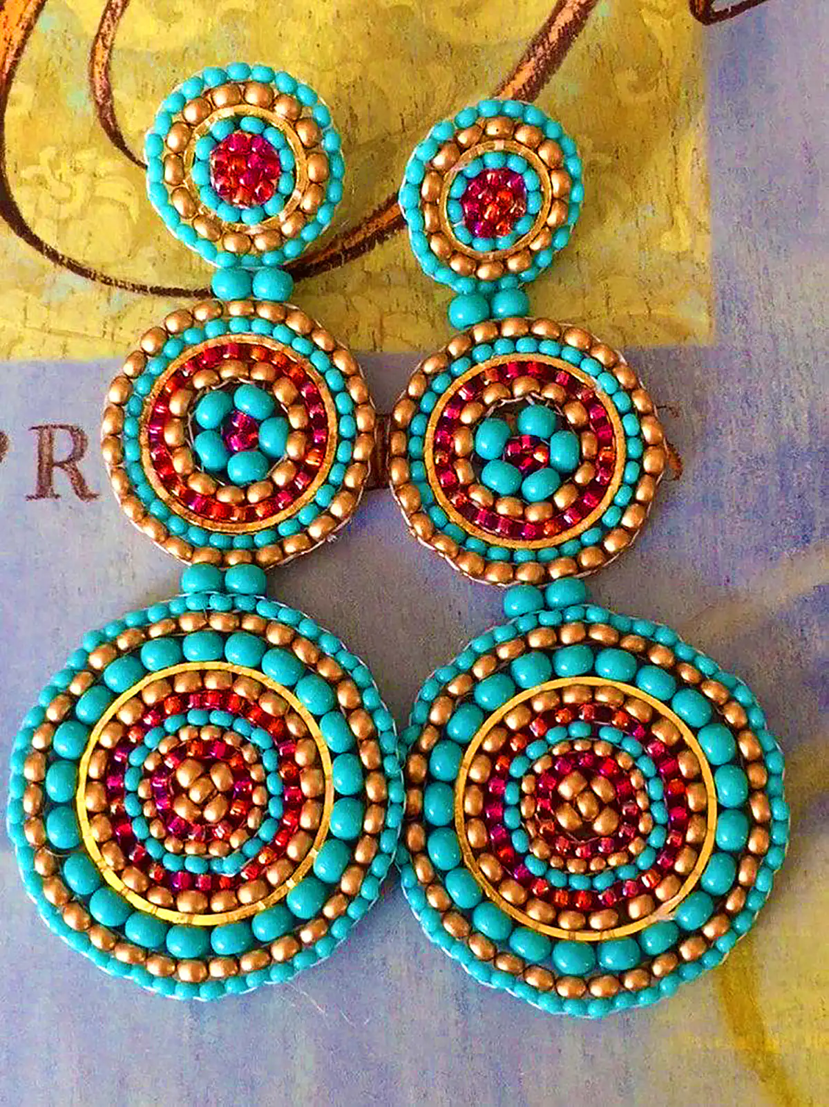 گوشواره دست ساز مهره ای