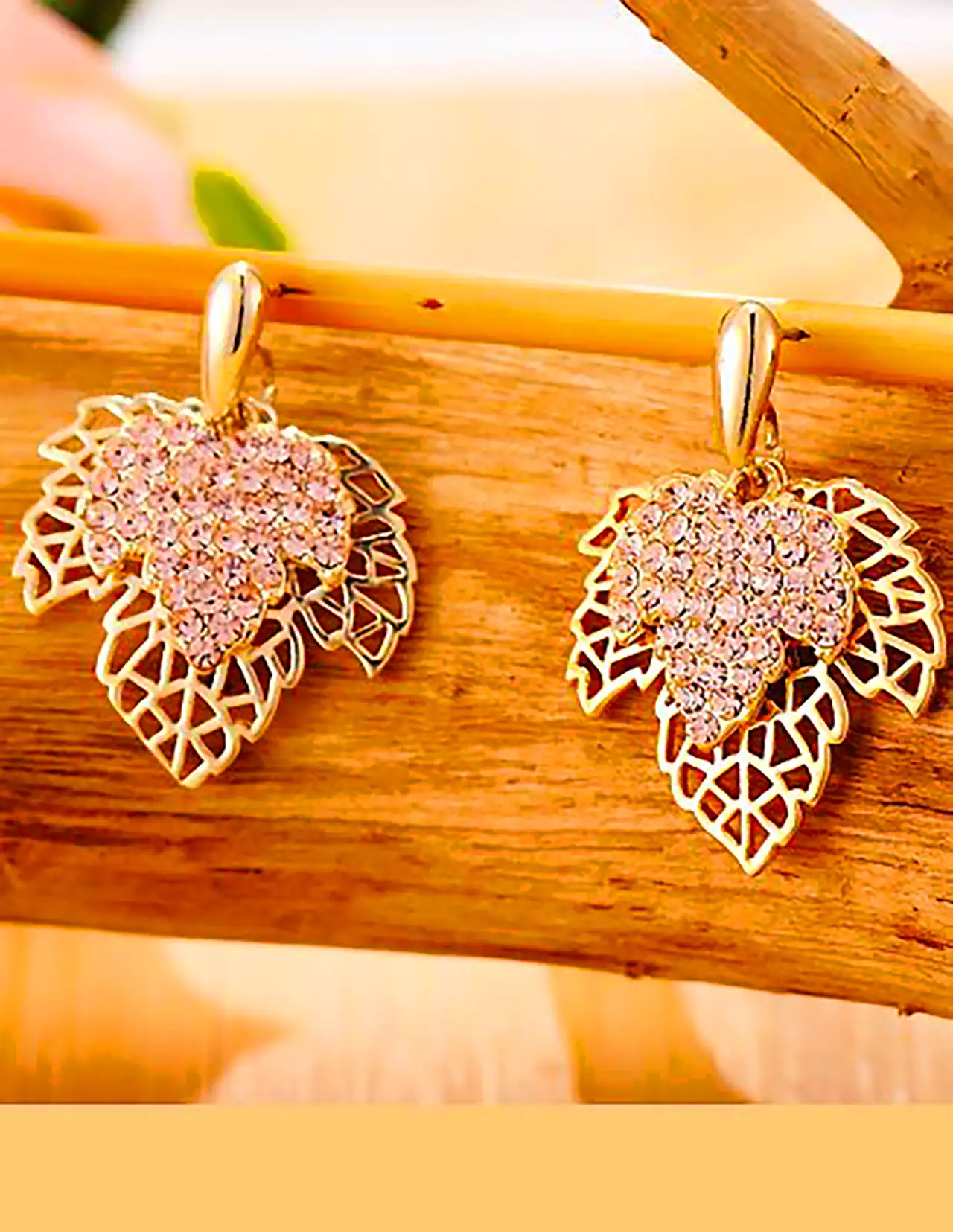 گوشواره طلا طرح برگ شیک