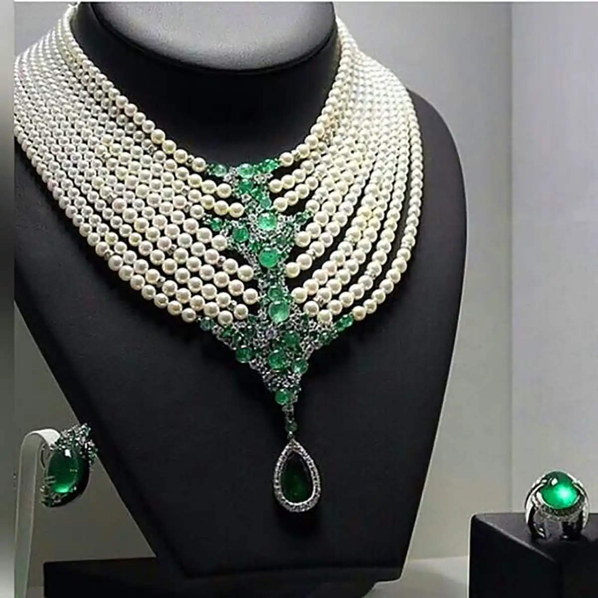 گردنبند رشته‌ای مرواریدی