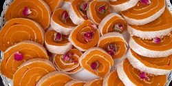 طرز تهیه حلوای میکادوی رولی ساده با طعم و رنگ بی نظیر