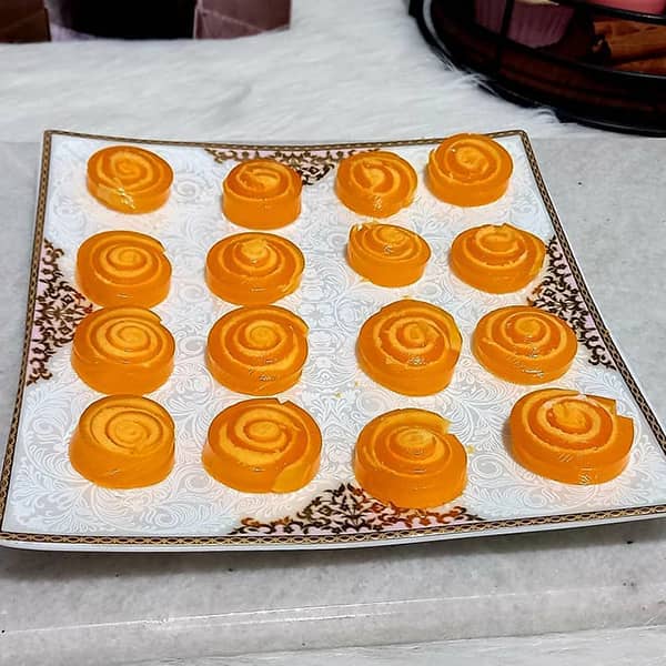 طرز تهیه ژله رولی با بستنی وانیلی طرز تهیه ژله رولی با خامه فوت و فن ژله رولی طرز تهیه ژله رولی رنگین کمانی چرا ژله رولی میشکند فیلم طرز تهیه ژله رولی با شیر
