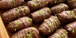 طرز تهیه خرما مغزدار شکلاتی خانگی با طعمی بی نظیر