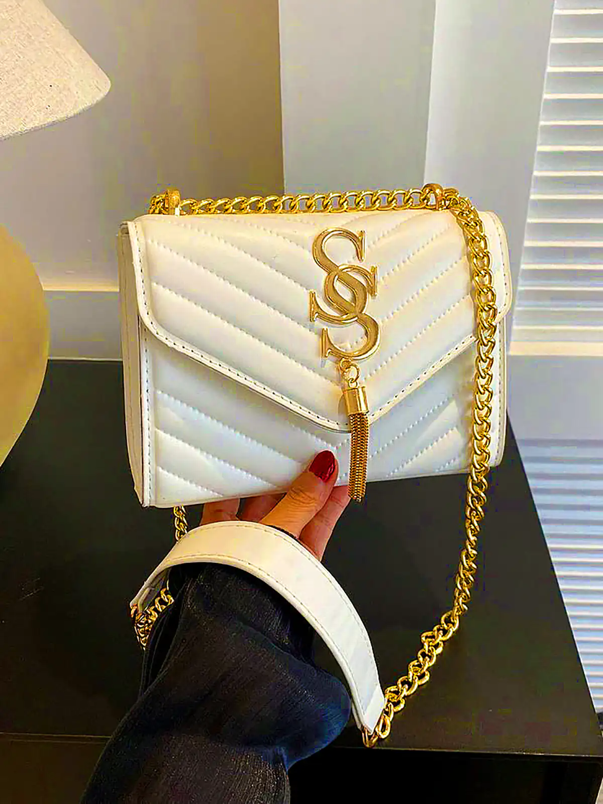 کیف سفید زنجیر دار
