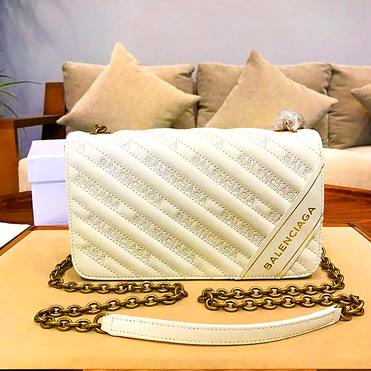 کیف سفید زنجیر دار