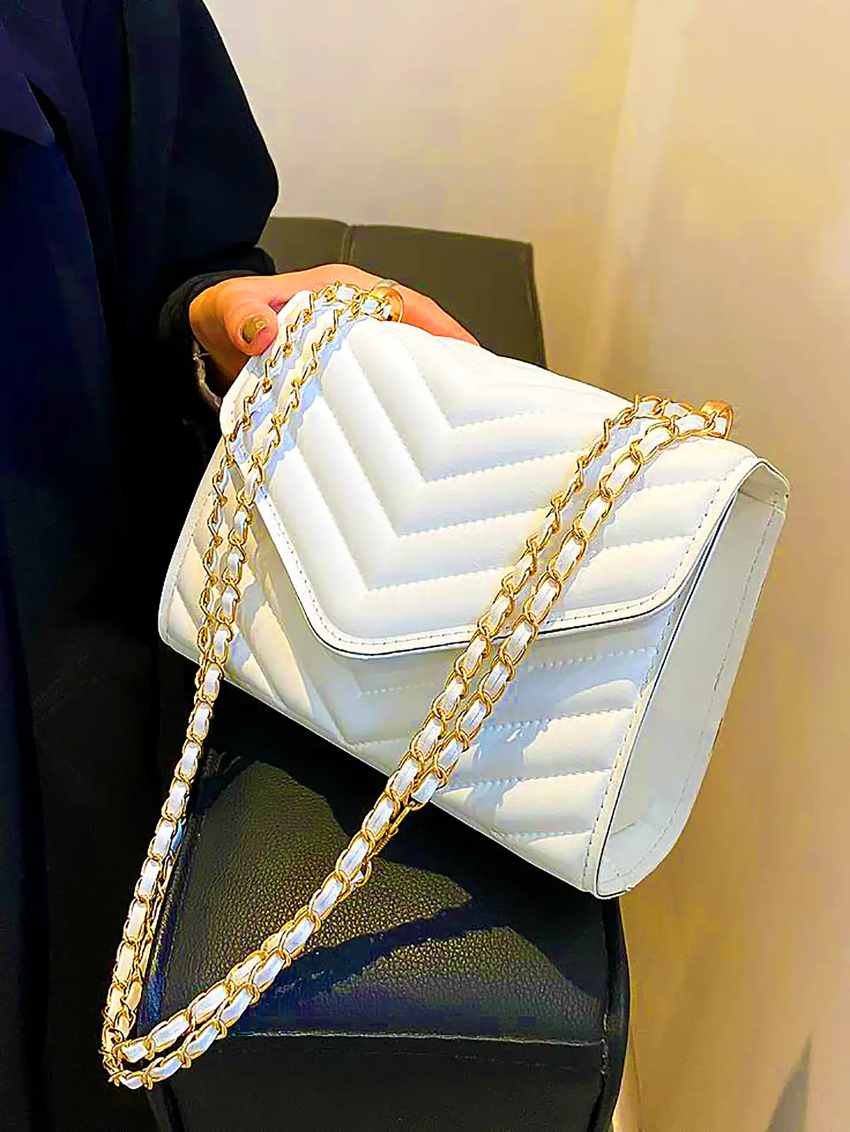 کیف سفید زنجیر دار