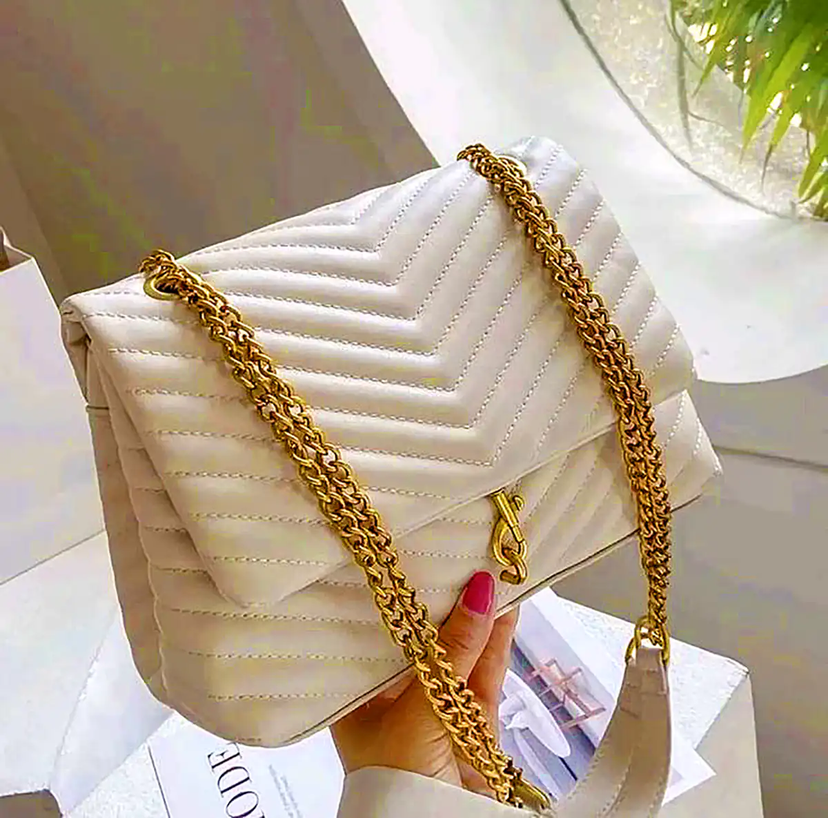 کیف سفید زنجیر دار