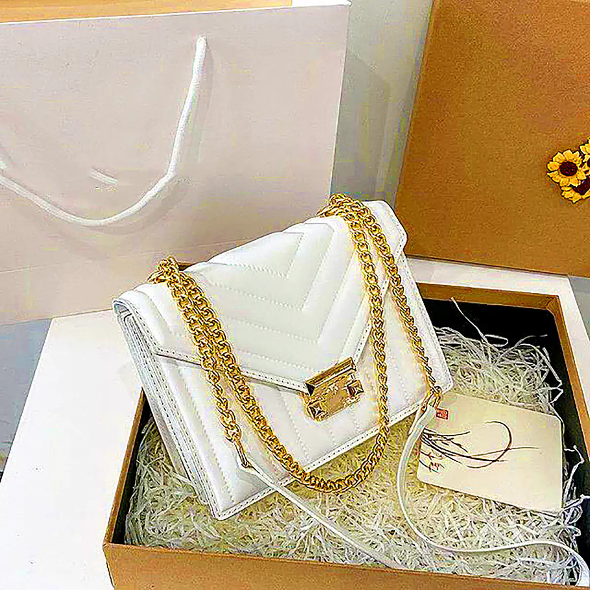 کیف سفید زنجیر دار