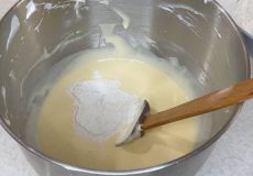 طرز تهیه کیک شکلاتی سفید