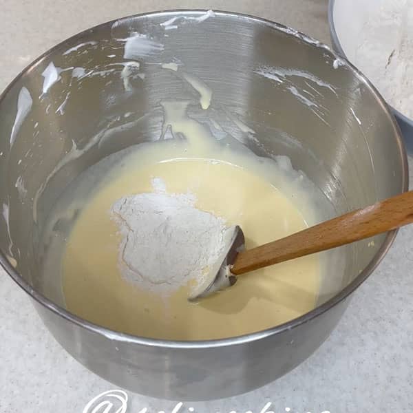 طرز تهیه کیک شکلاتی سفید