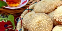 طرز تهیه کلوچه کنجدی خوشمزه و مجلسی مرحله به مرحله