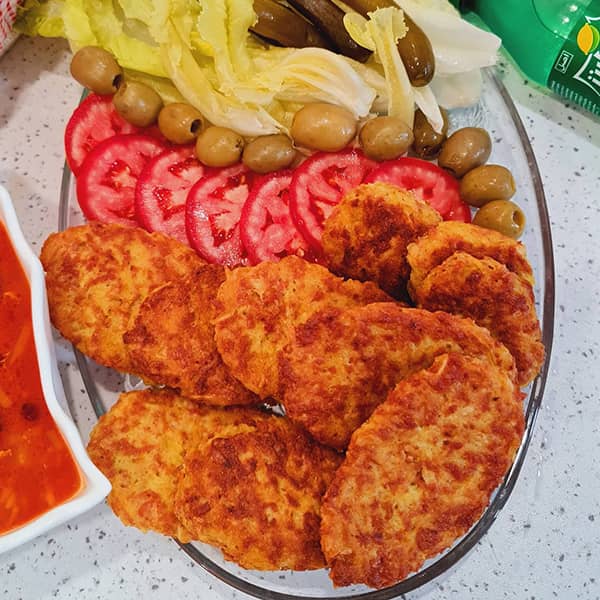 طرز تهیه کوکوی سوسیس