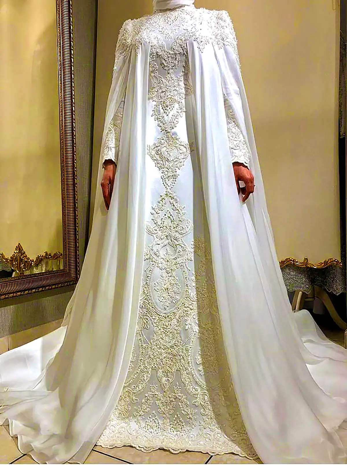 لباس عروس شنل دار 