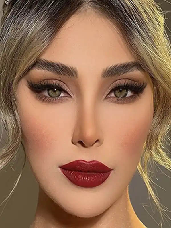 مدل آرایش اسموکی با رژ قرمز + ظاهر دراماتیک‌تر با مدل آرایش اسموکی با رژ قرمز