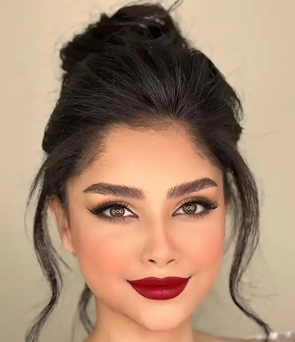 مدل آرایش اسموکی با رژ قرمز + ظاهر دراماتیک‌تر با مدل آرایش اسموکی با رژ قرمز