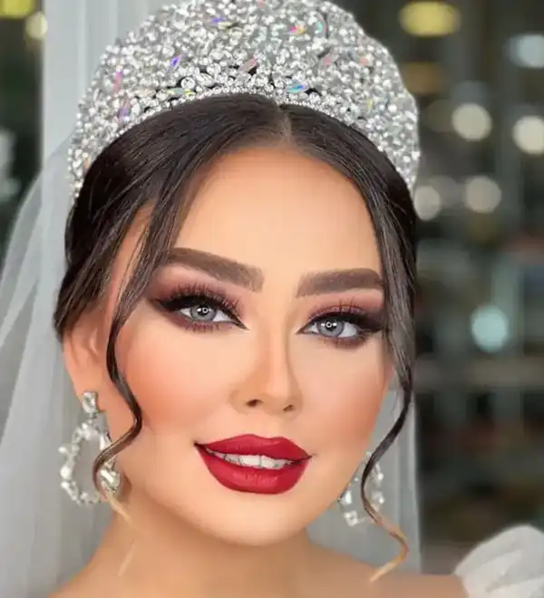 مدل آرایش اسموکی با رژ قرمز + ظاهر دراماتیک‌تر با مدل آرایش اسموکی با رژ قرمز