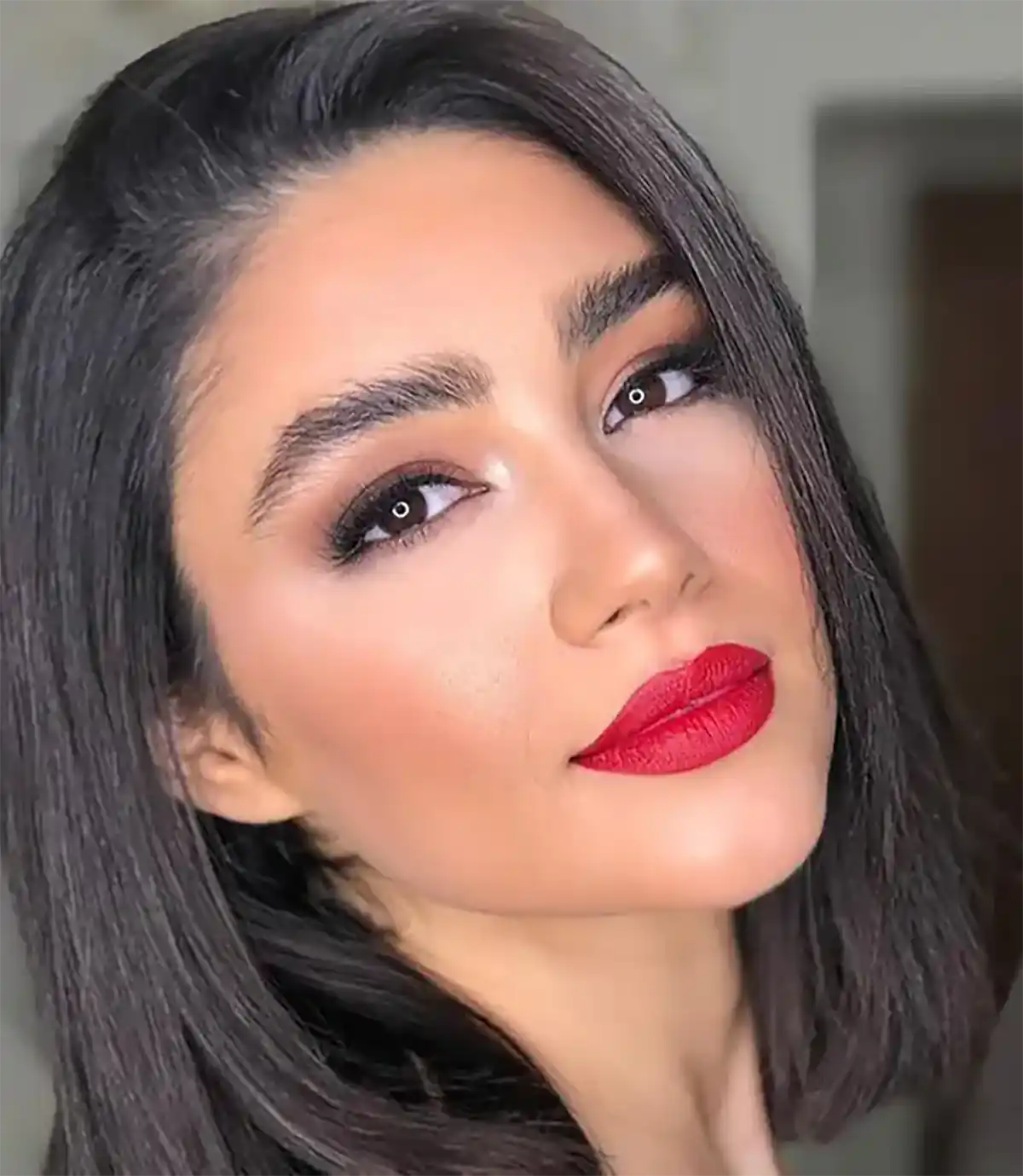 میکاپ عروس با رژ قرمز یونیک