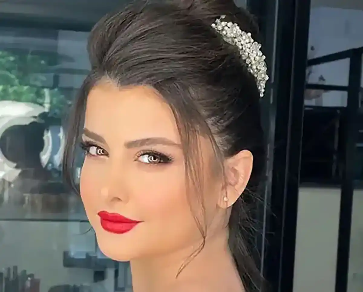 میکاپ عروس با رژ قرمز یونیک