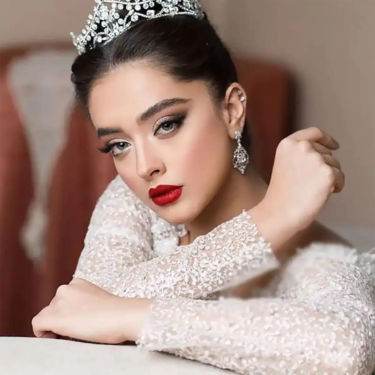 میکاپ عروس با رژ قرمز یونیک