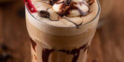 طرز تهیه میلک شیک قهوه کافی شاپی با طعمی بی نظیر