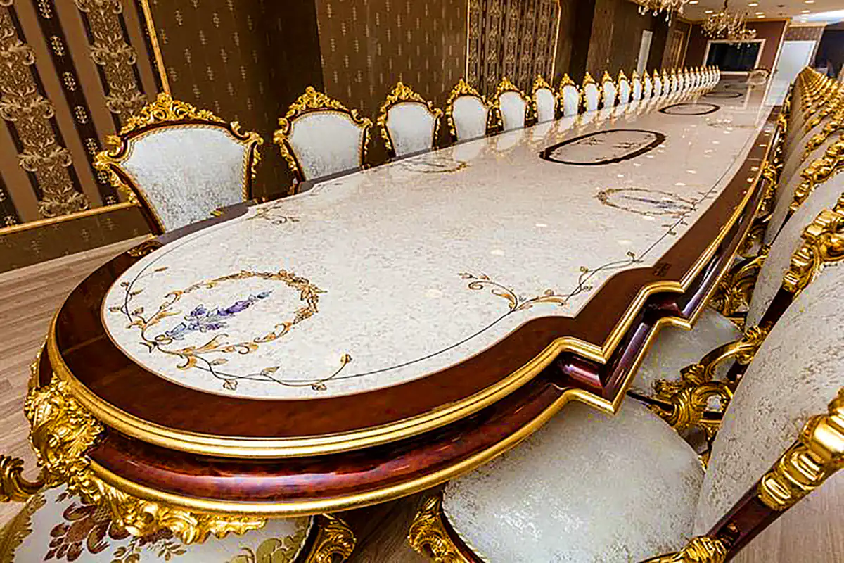 میز ناهارخوری سلطنتی