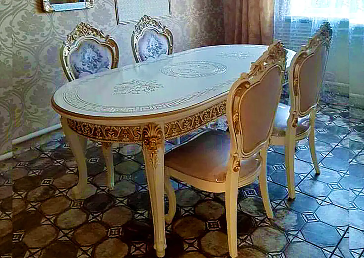 میز ناهارخوری سلطنتی
