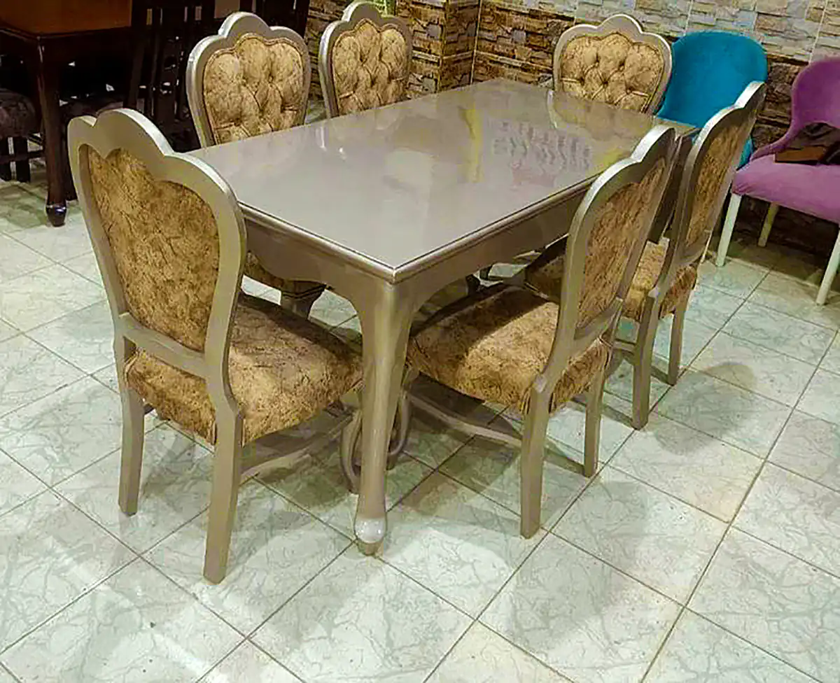 میز ناهارخوری سلطنتی