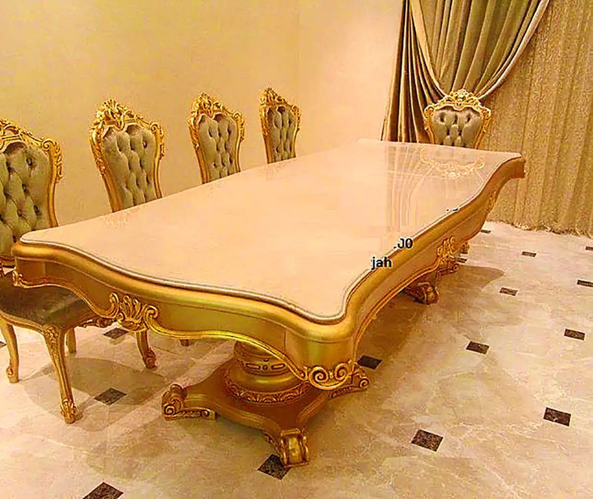 میز ناهارخوری سلطنتی