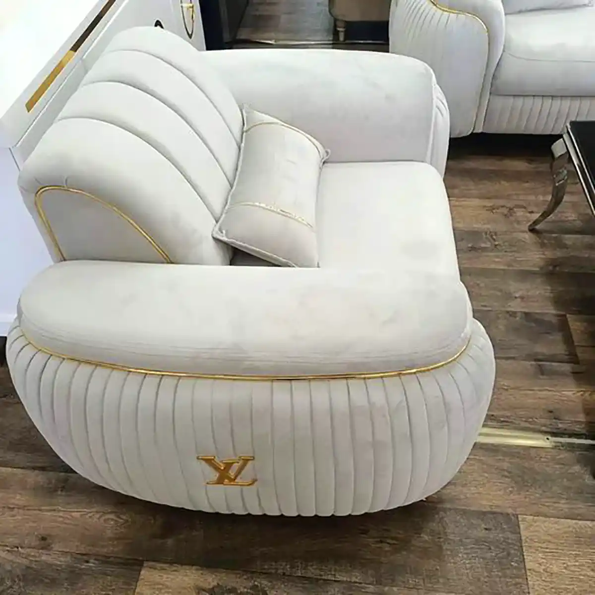 مبل شیک و کلاسیک استخوانی